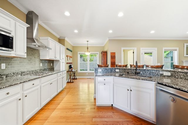 34 Bissonnette Cir, Southampton, MA 01073