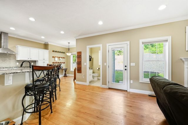 34 Bissonnette Cir, Southampton, MA 01073
