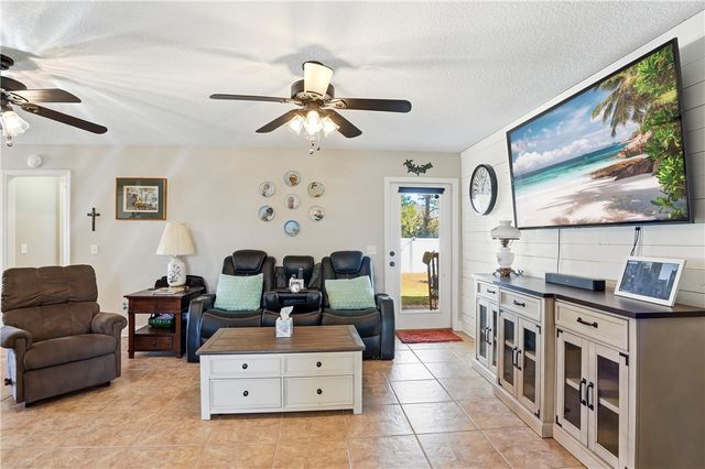 235 Victorian Lake Drive, Brunswick, GA 31525