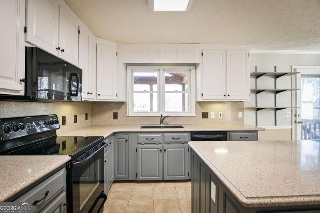 1010 Charles Court, Statham, GA 30666