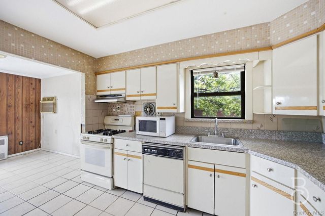 63-01 Borden Avenue, Maspeth, NY 11378