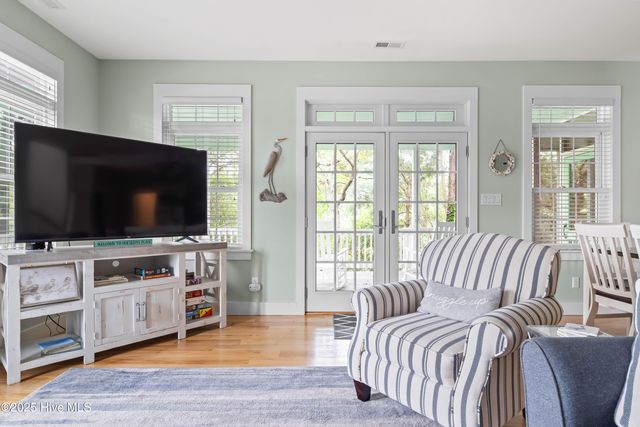 320 Governor Safford Lane, Emerald Isle, NC 28594