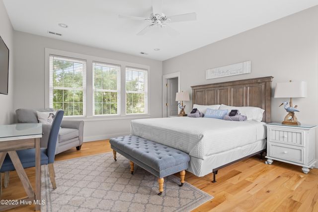 320 Governor Safford Lane, Emerald Isle, NC 28594