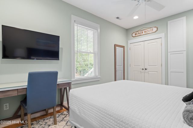 320 Governor Safford Lane, Emerald Isle, NC 28594