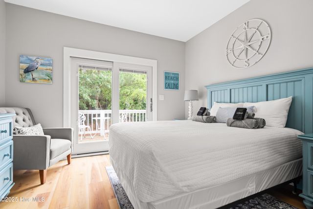 320 Governor Safford Lane, Emerald Isle, NC 28594