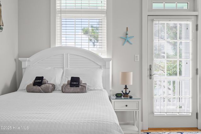 320 Governor Safford Lane, Emerald Isle, NC 28594