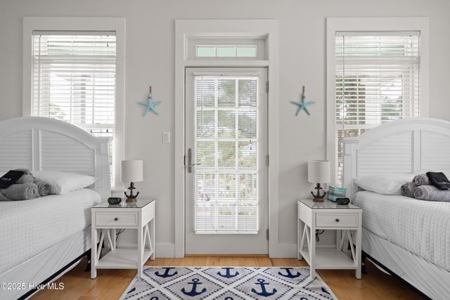 320 Governor Safford Lane, Emerald Isle, NC 28594