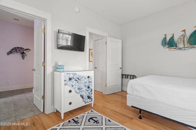 320 Governor Safford Lane, Emerald Isle, NC 28594