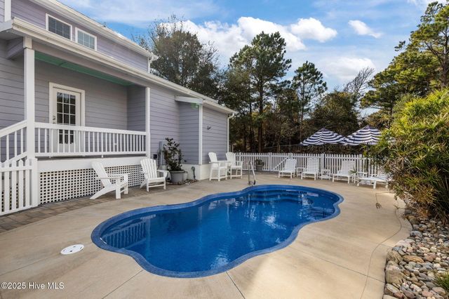 320 Governor Safford Lane, Emerald Isle, NC 28594