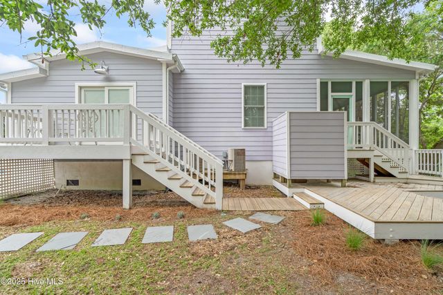 320 Governor Safford Lane, Emerald Isle, NC 28594