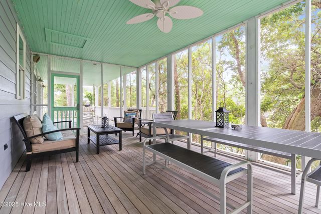 320 Governor Safford Lane, Emerald Isle, NC 28594