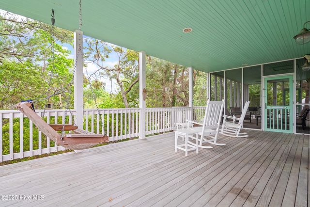320 Governor Safford Lane, Emerald Isle, NC 28594