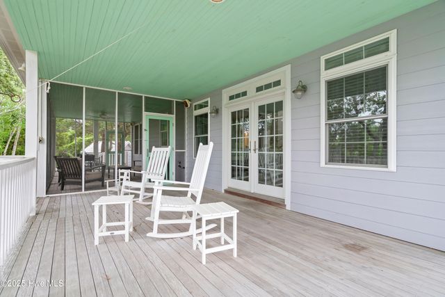 320 Governor Safford Lane, Emerald Isle, NC 28594