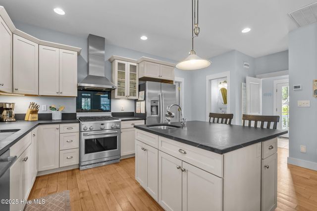 320 Governor Safford Lane, Emerald Isle, NC 28594