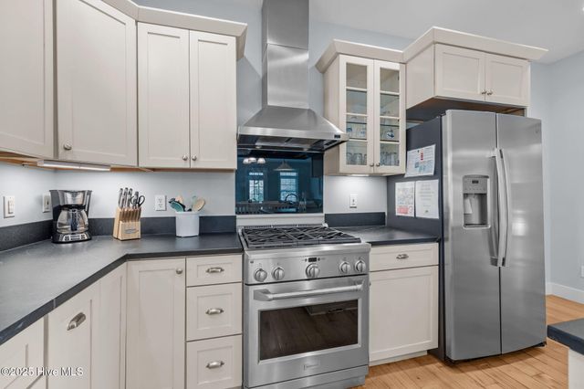 320 Governor Safford Lane, Emerald Isle, NC 28594