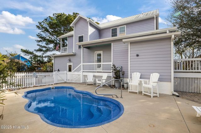 320 Governor Safford Lane, Emerald Isle, NC 28594