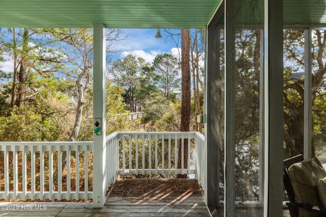 320 Governor Safford Lane, Emerald Isle, NC 28594