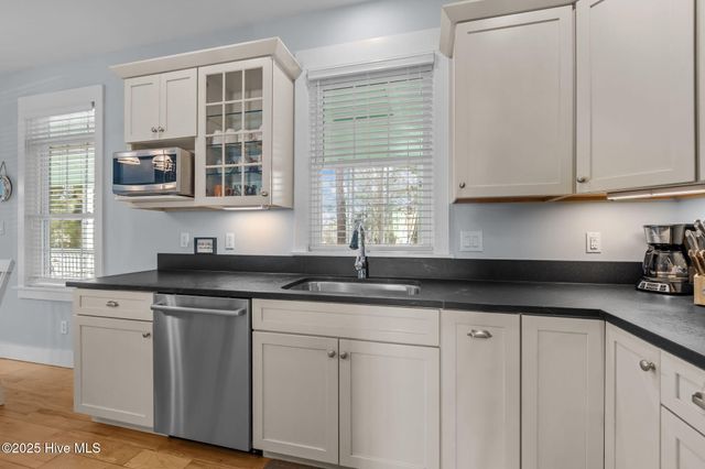 320 Governor Safford Lane, Emerald Isle, NC 28594