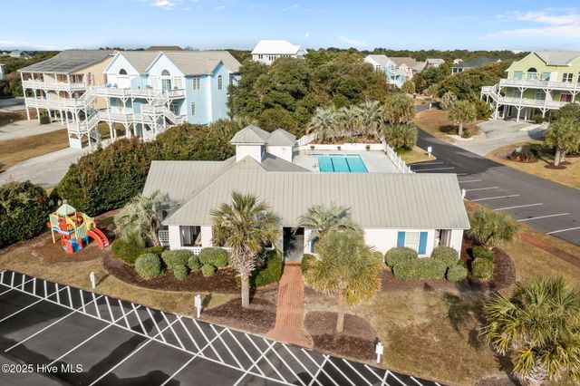 320 Governor Safford Lane, Emerald Isle, NC 28594