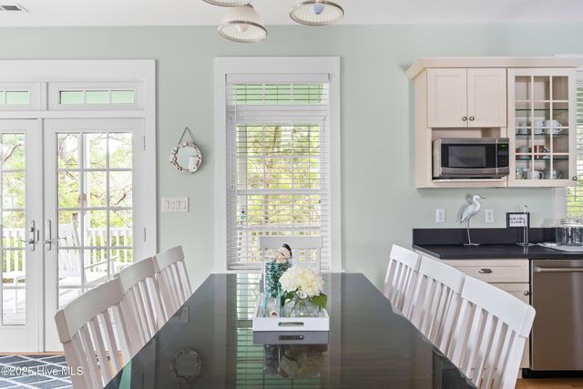 320 Governor Safford Lane, Emerald Isle, NC 28594