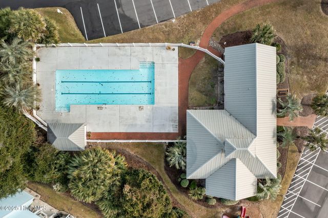 320 Governor Safford Lane, Emerald Isle, NC 28594