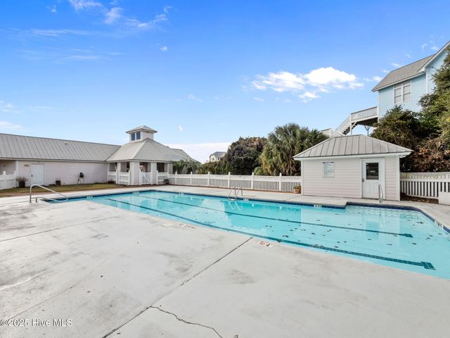 320 Governor Safford Lane, Emerald Isle, NC 28594