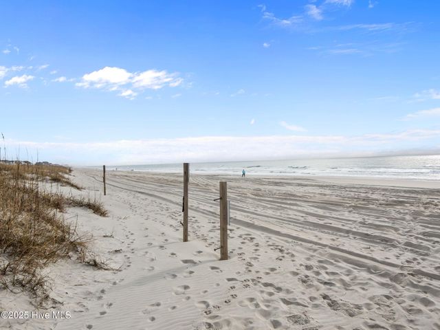 320 Governor Safford Lane, Emerald Isle, NC 28594