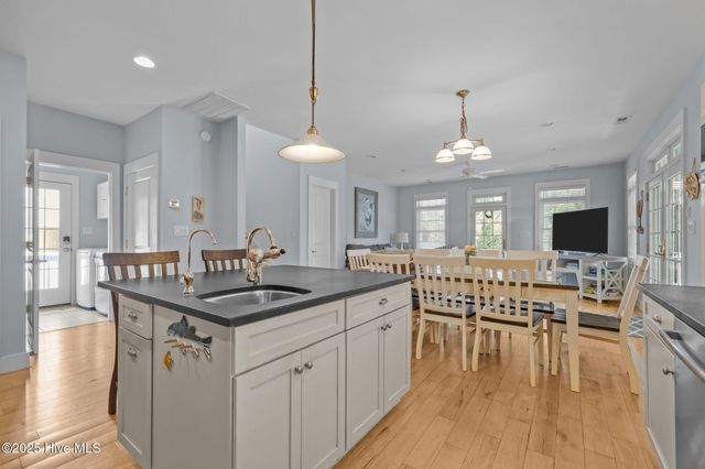 320 Governor Safford Lane, Emerald Isle, NC 28594