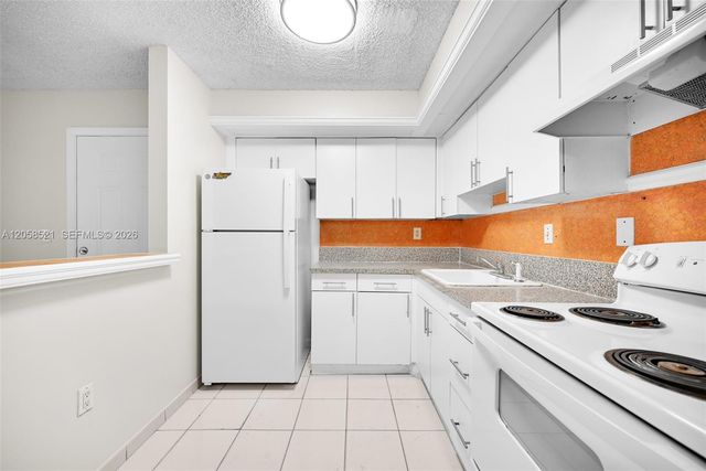 18965 NW 62nd Avenue 106, Hialeah, FL 33015