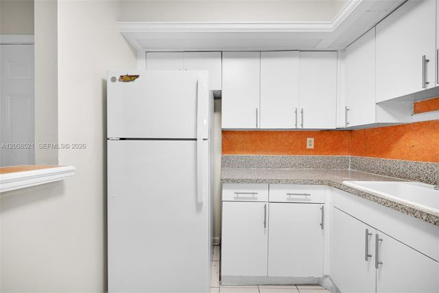 18965 NW 62nd Avenue 106, Hialeah, FL 33015