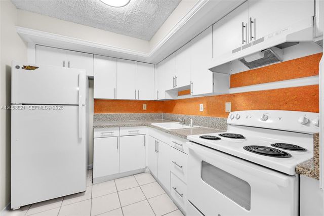 18965 NW 62nd Avenue 106, Hialeah, FL 33015