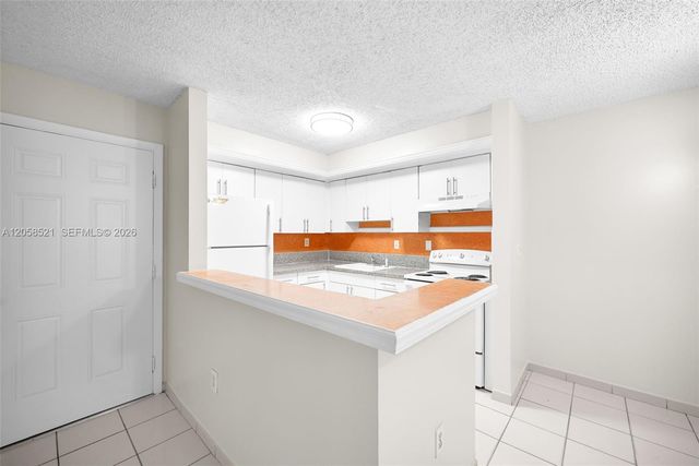 18965 NW 62nd Avenue 106, Hialeah, FL 33015