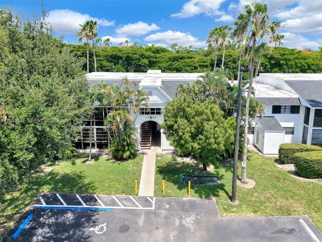18965 NW 62nd Avenue 106, Hialeah, FL 33015