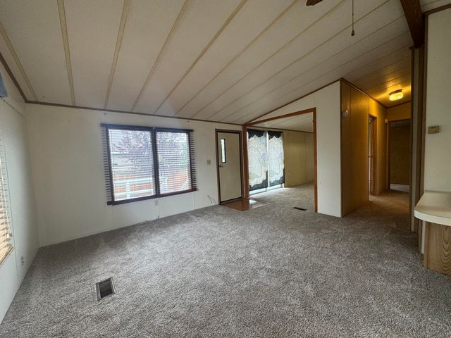 2633 SW Obsidian Avenue 100, Redmond, OR 97756