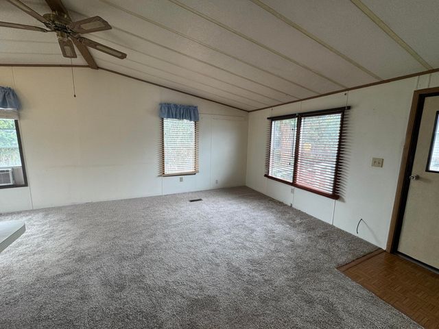 2633 SW Obsidian Avenue 100, Redmond, OR 97756