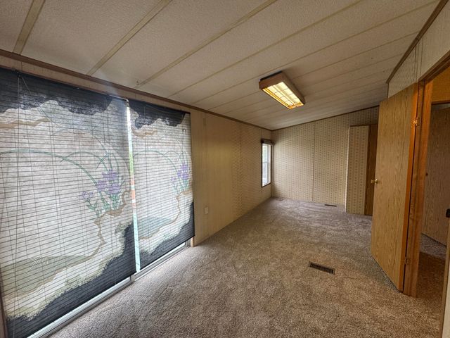 2633 SW Obsidian Avenue 100, Redmond, OR 97756