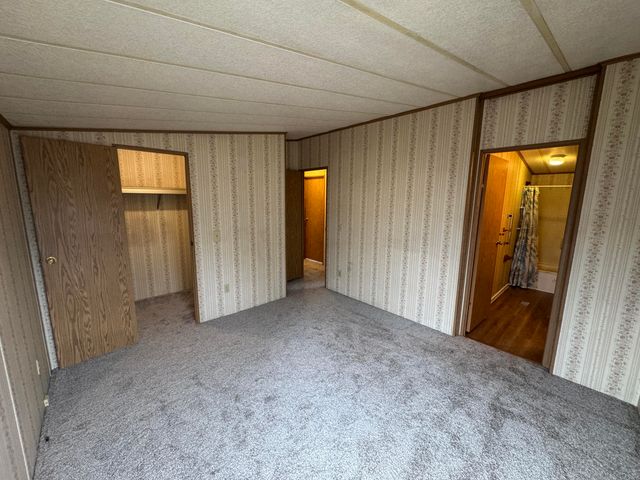 2633 SW Obsidian Avenue 100, Redmond, OR 97756