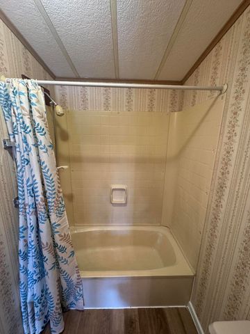 2633 SW Obsidian Avenue 100, Redmond, OR 97756