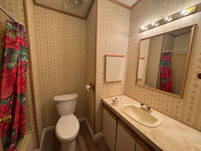 2633 SW Obsidian Avenue 100, Redmond, OR 97756