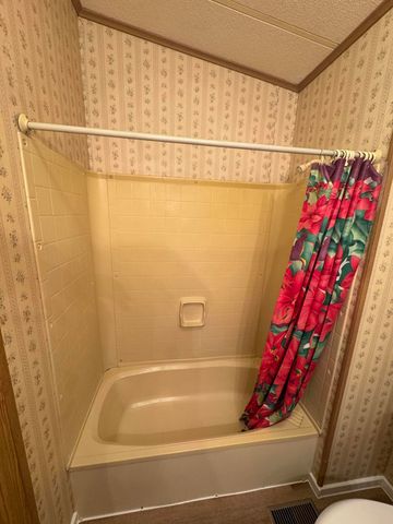 2633 SW Obsidian Avenue 100, Redmond, OR 97756