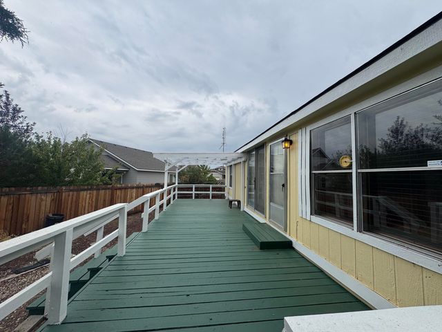 2633 SW Obsidian Avenue 100, Redmond, OR 97756