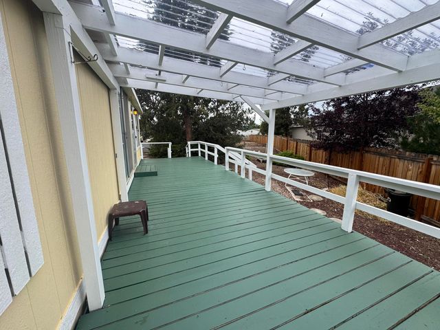 2633 SW Obsidian Avenue 100, Redmond, OR 97756