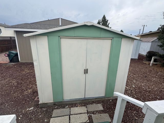 2633 SW Obsidian Avenue 100, Redmond, OR 97756