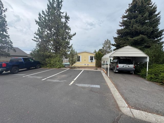 2633 SW Obsidian Avenue 100, Redmond, OR 97756