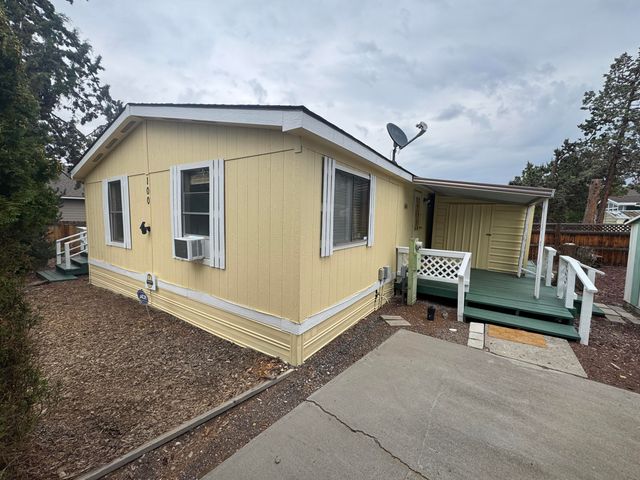 2633 SW Obsidian Avenue 100, Redmond, OR 97756