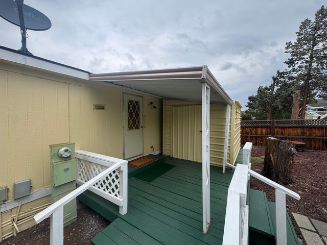 2633 SW Obsidian Avenue 100, Redmond, OR 97756