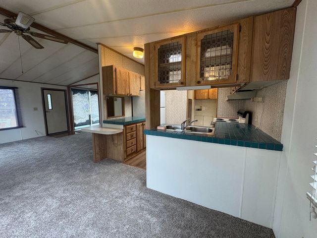 2633 SW Obsidian Avenue 100, Redmond, OR 97756