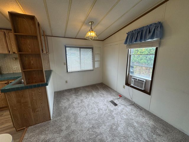 2633 SW Obsidian Avenue 100, Redmond, OR 97756