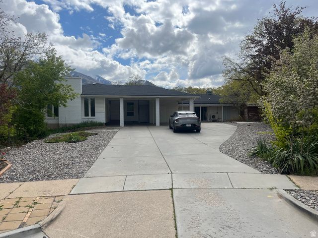 5720 S OAKWOOD DR, South Ogden, UT 84405