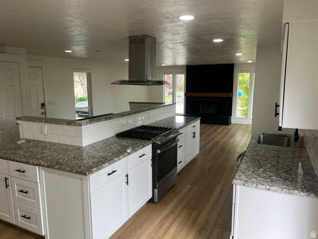 5720 S OAKWOOD DR, South Ogden, UT 84405